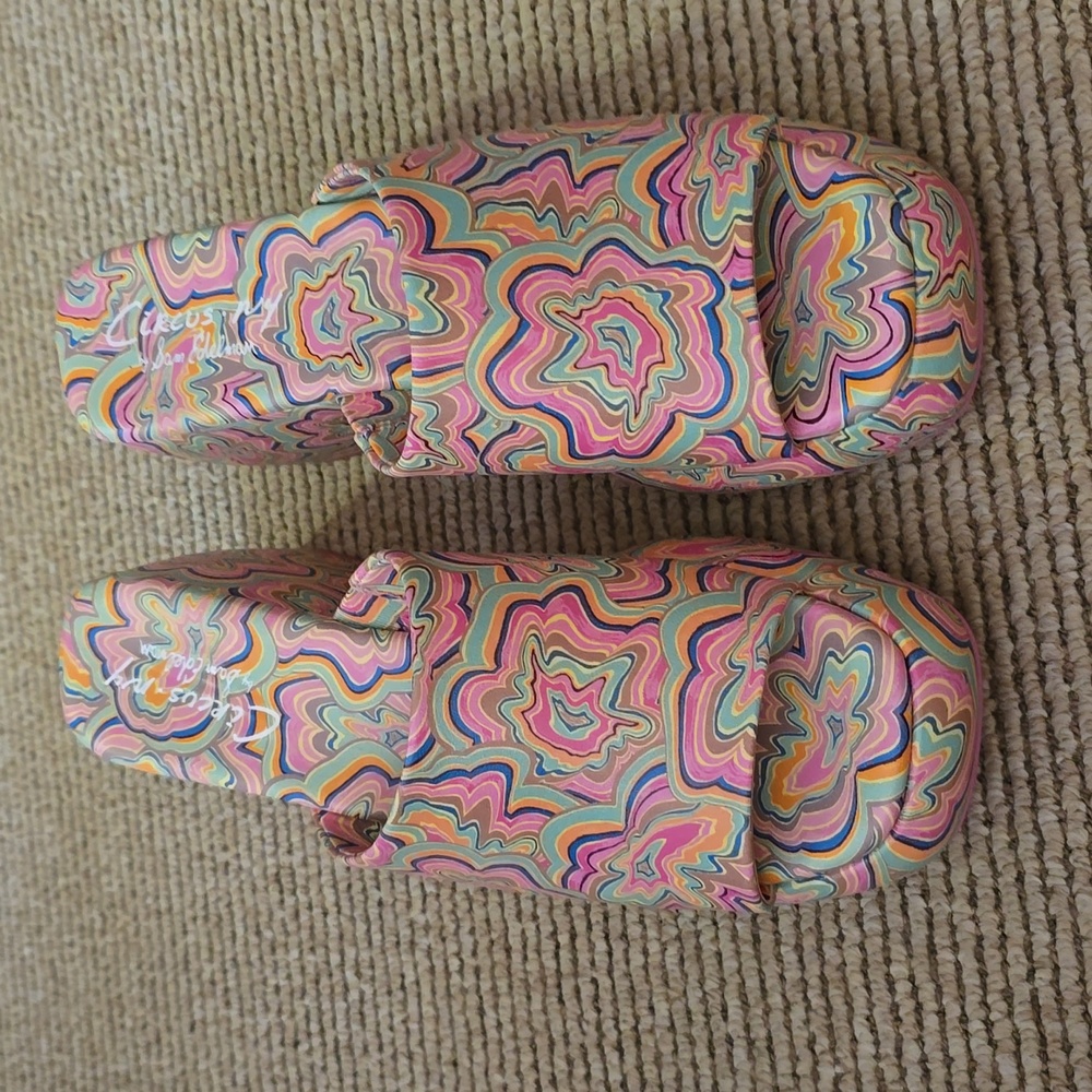 Platform Shoes - Picture 3 of 5